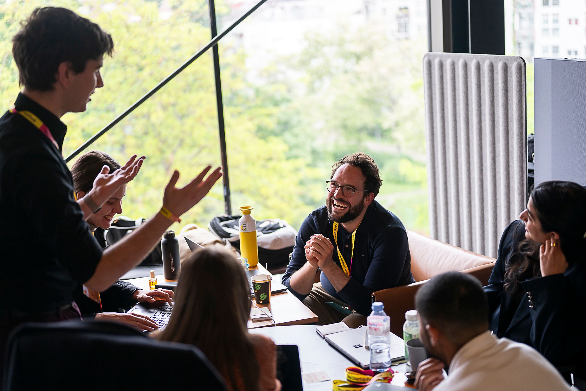 Team am Arbeiten mit Mentor