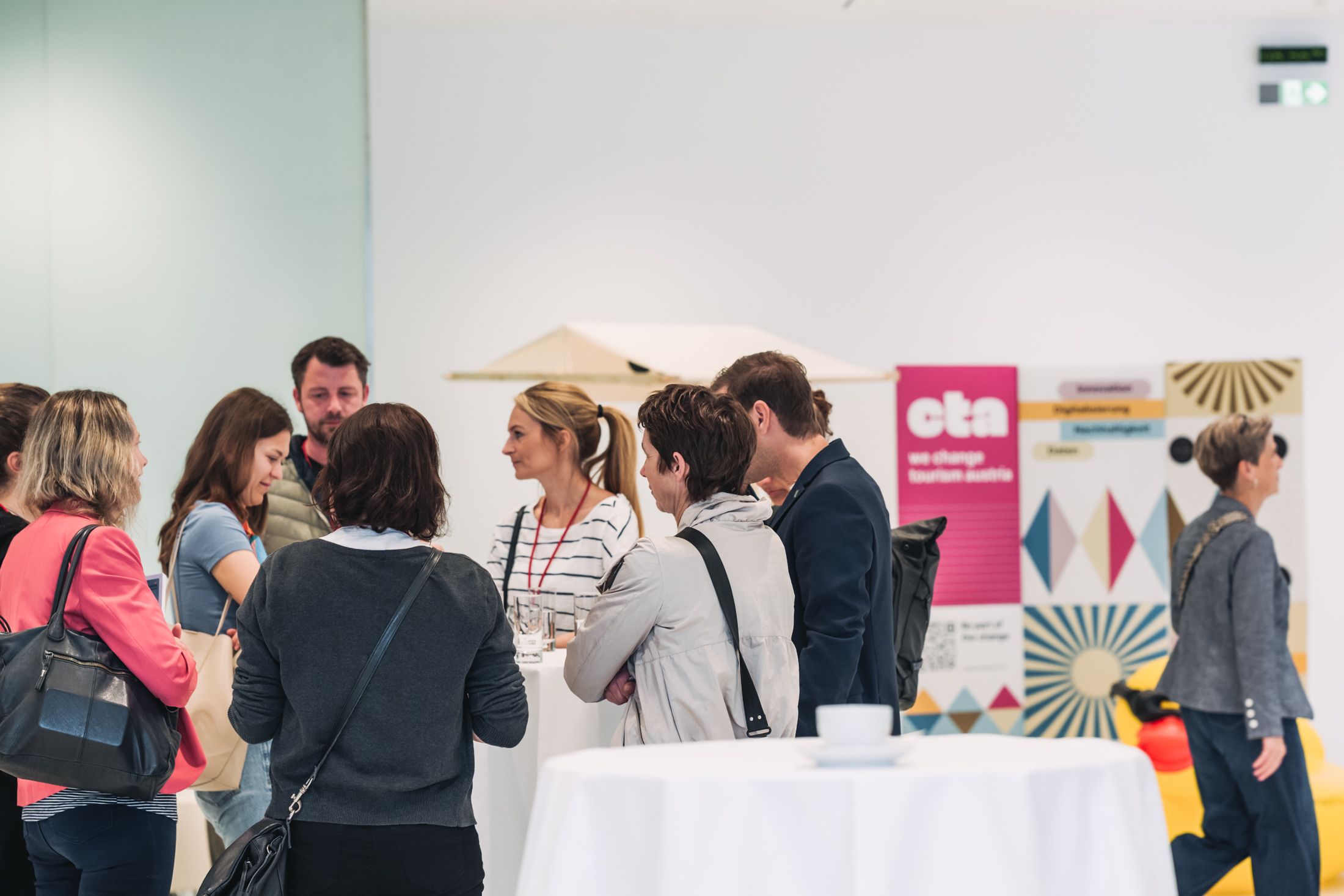 Networking vor dem CTA Stand 